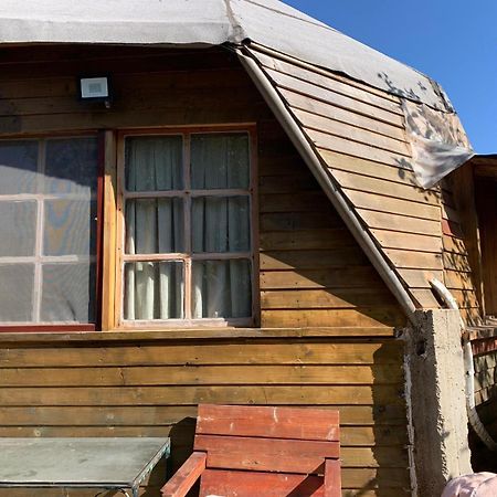 בקתת עץ בחורש במנות - דום גיאודזי - Wooden Cabin In Manot Ngoại thất bức ảnh