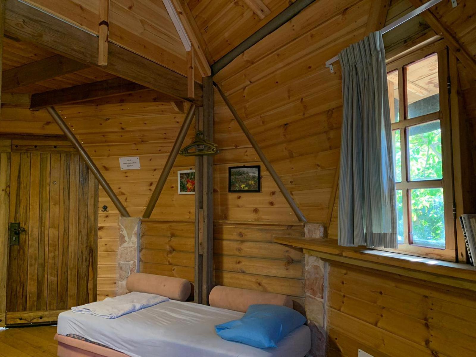 בקתת עץ בחורש במנות - דום גיאודזי - Wooden Cabin In Manot Ngoại thất bức ảnh