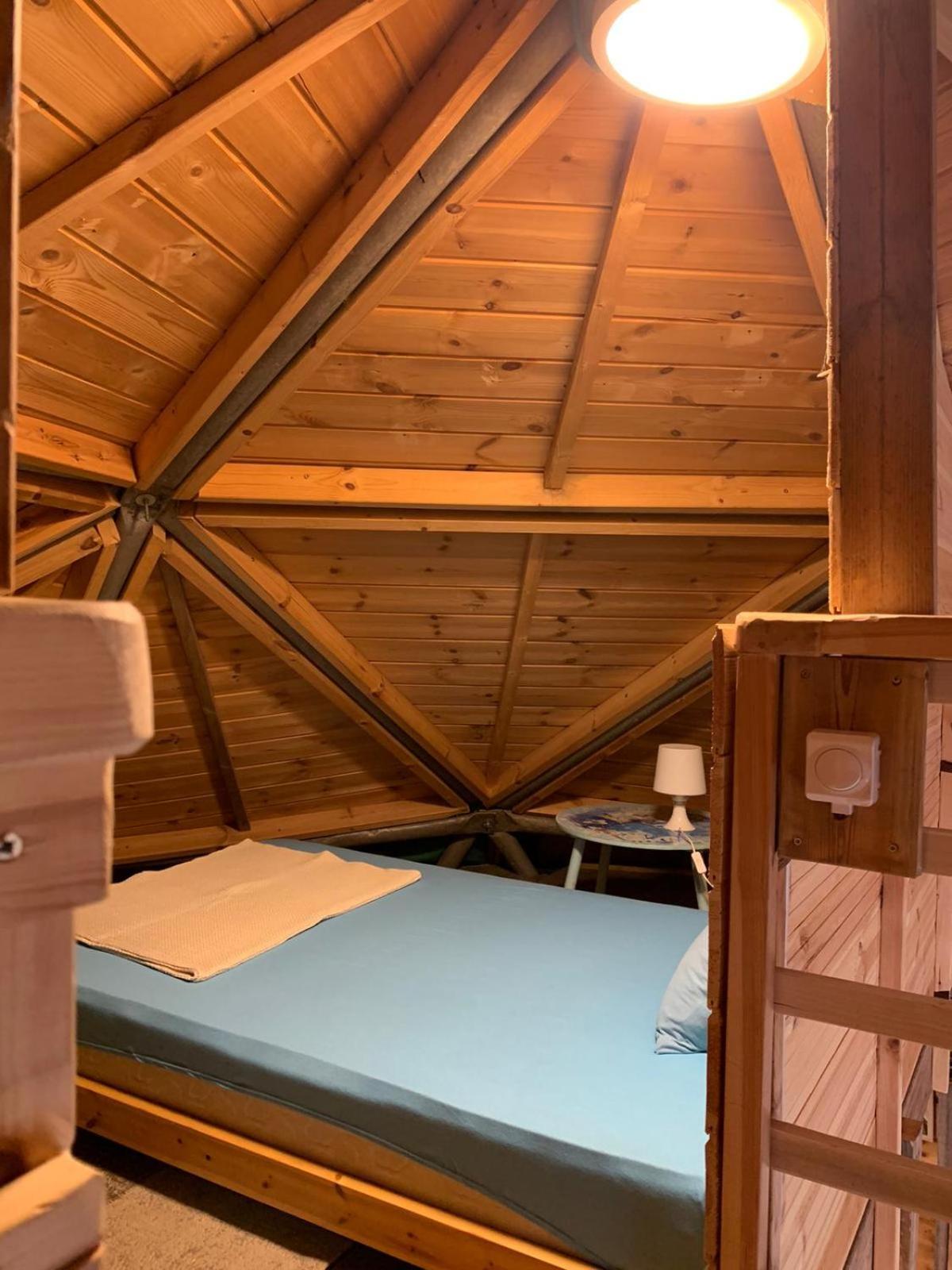 בקתת עץ בחורש במנות - דום גיאודזי - Wooden Cabin In Manot Ngoại thất bức ảnh